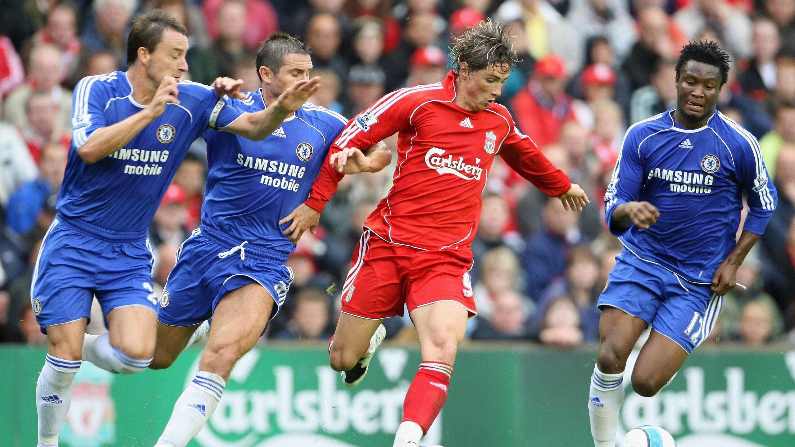 中国足球俱乐部开展球迷见面会增进互动，中国足球的球迷们