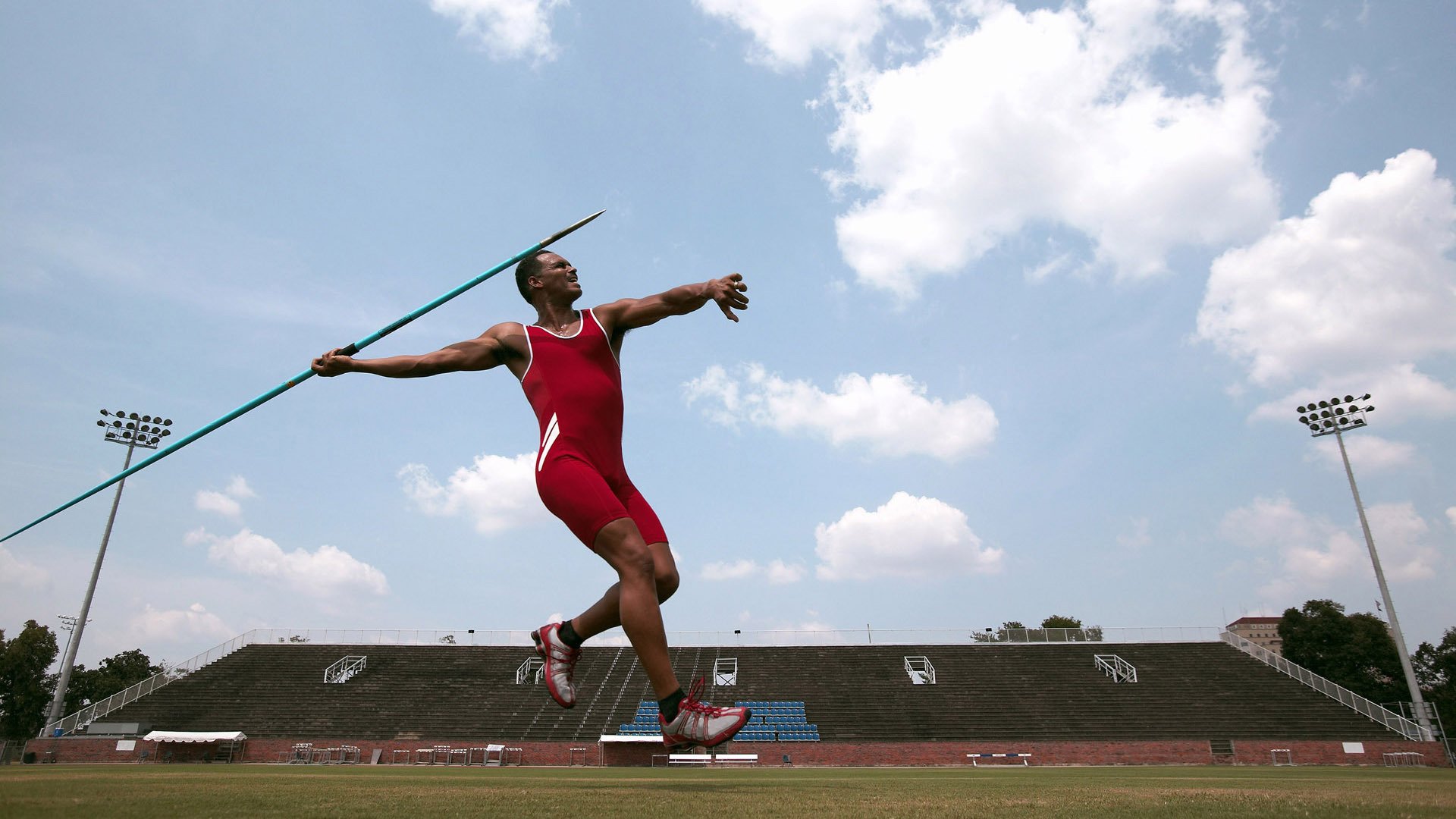 球队在赛场上展现的精神面貌获社会广泛好评，形容球队精神的句子